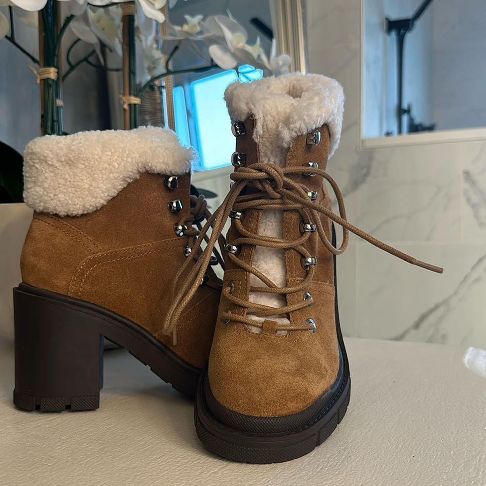 Marc Fisher. Size 7 1/2  tan and cream NWOT